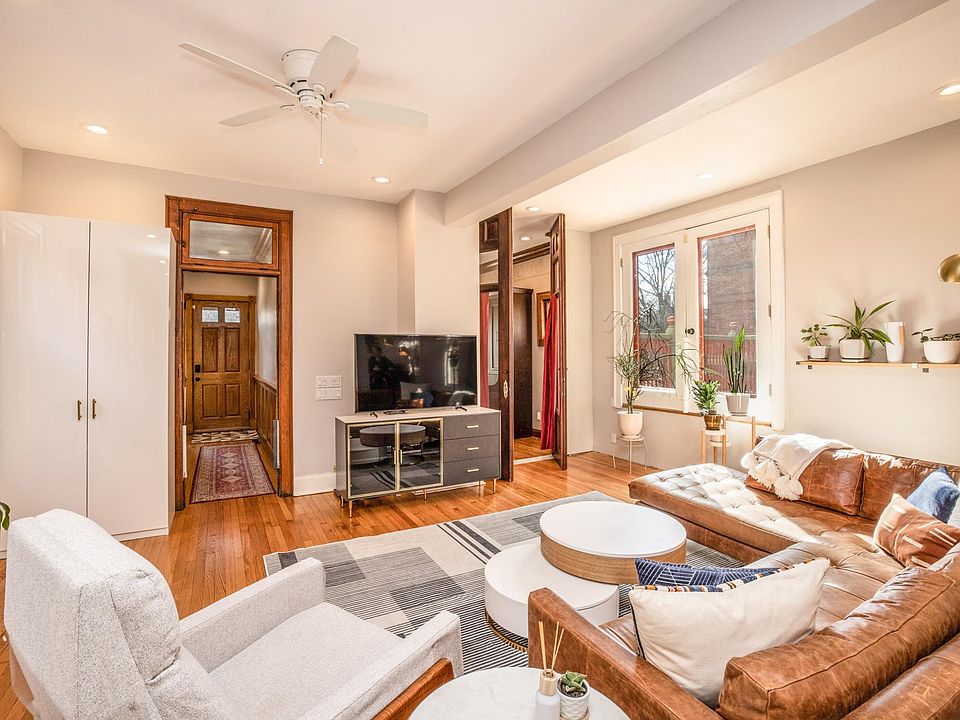 12 ft ceilings, natural light