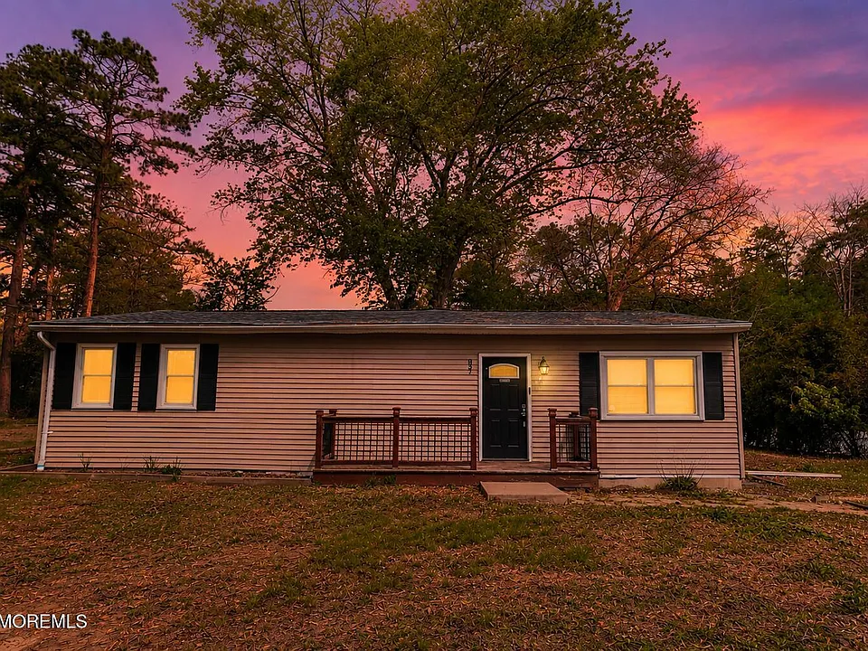 837 Forest Ave
