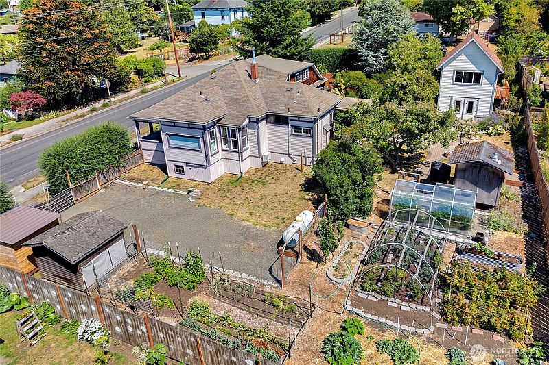 2nd image of 611 Rose Street