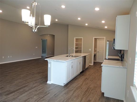 4th image of 749 Daphne Dr