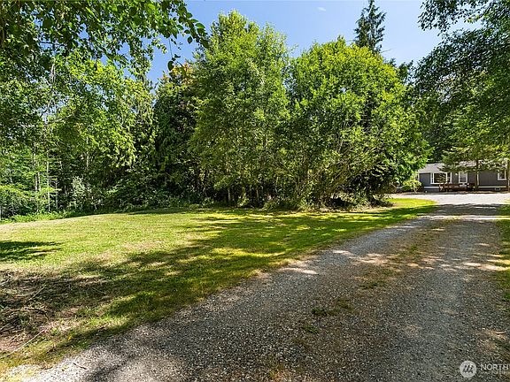 4th image of 390 Van Wyck Road