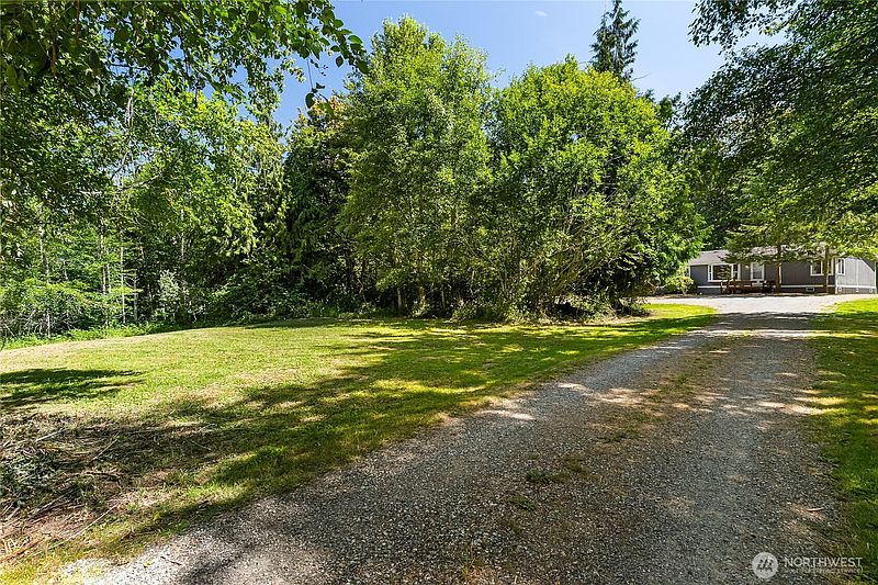 4th image of 390 Van Wyck Road