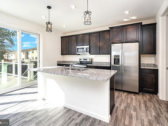 3rd image of 374 Bay Club Pkwy