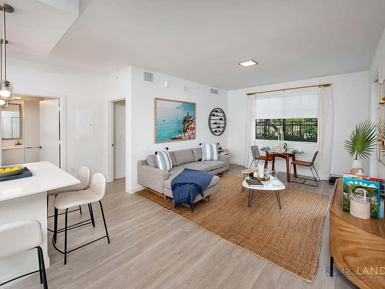 Riverland Apartments — Photo 4