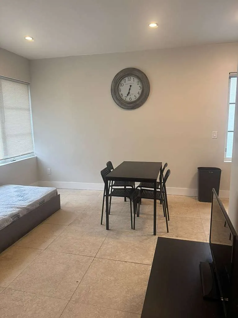 8plex 650 Euclid Avenue - 206 — Photo 4