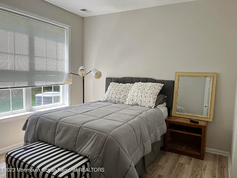374 Saint Andrews Pl — Photo 9