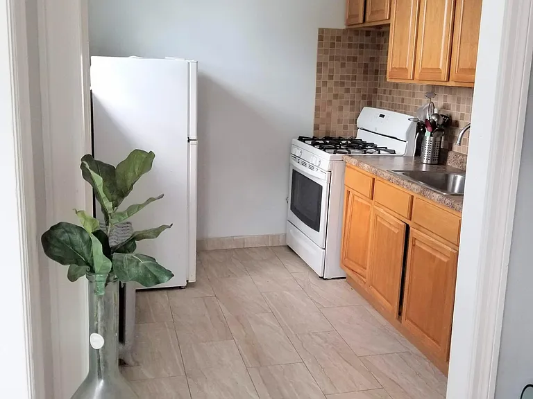 512 Fiot Ave #B — Photo 5
