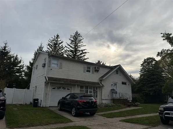 361 S 1st St, Lindenhurst, NY 11757