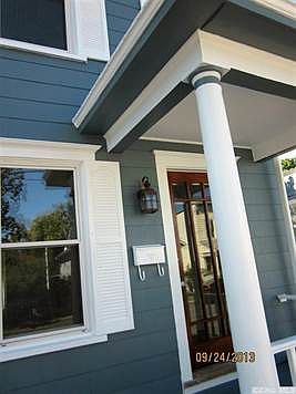 Crisp and fresh color combination makes for a welcoming entrance