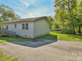 12 Moody St, Candler, NC 28715