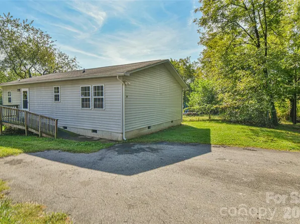 12 Moody St, Candler, NC 28715