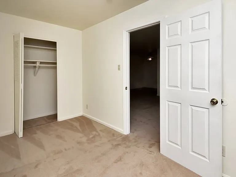 East Bay Apartments — Photo 16