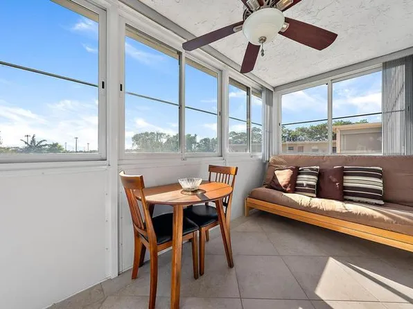 225 Bonnie Blvd APT 407, Palm Springs, FL 33461