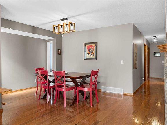 5th image of 431 E Shawbrooke Cir SW