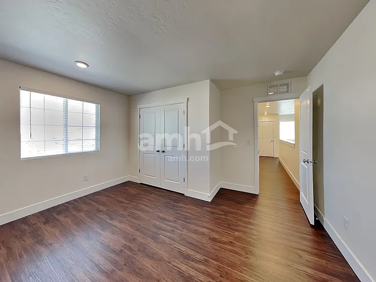1461 W Afton St — Photo 14