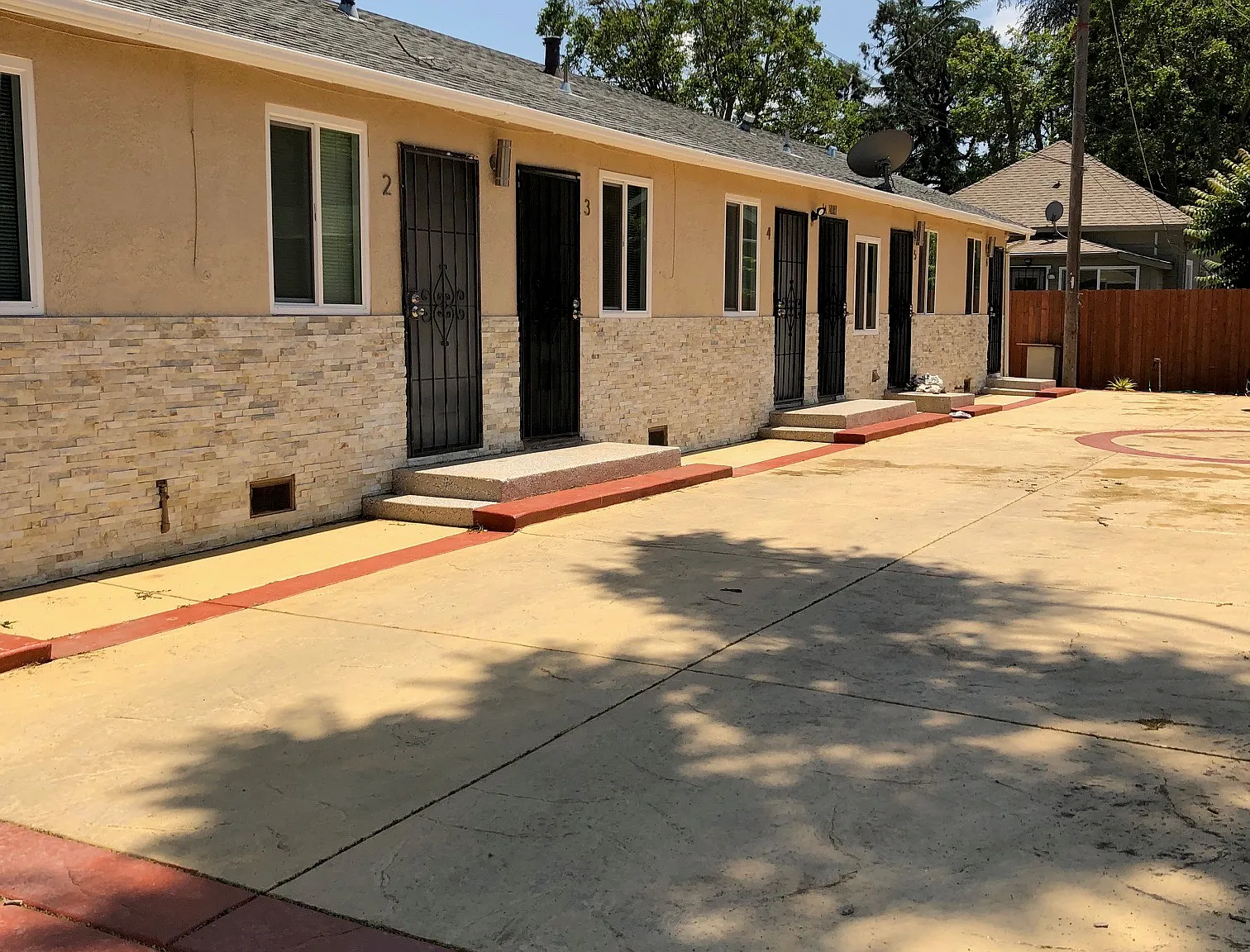 Studio, 300 sqft, $1,350 — Photo 4