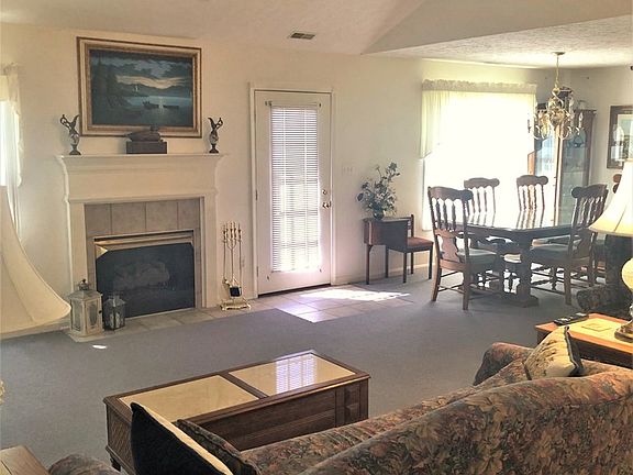 4th image of 3012 Saratoga Ct