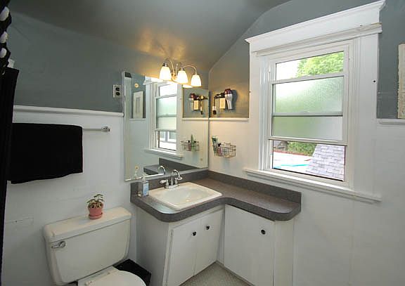 5th image of 3615 Bellecrest Ave