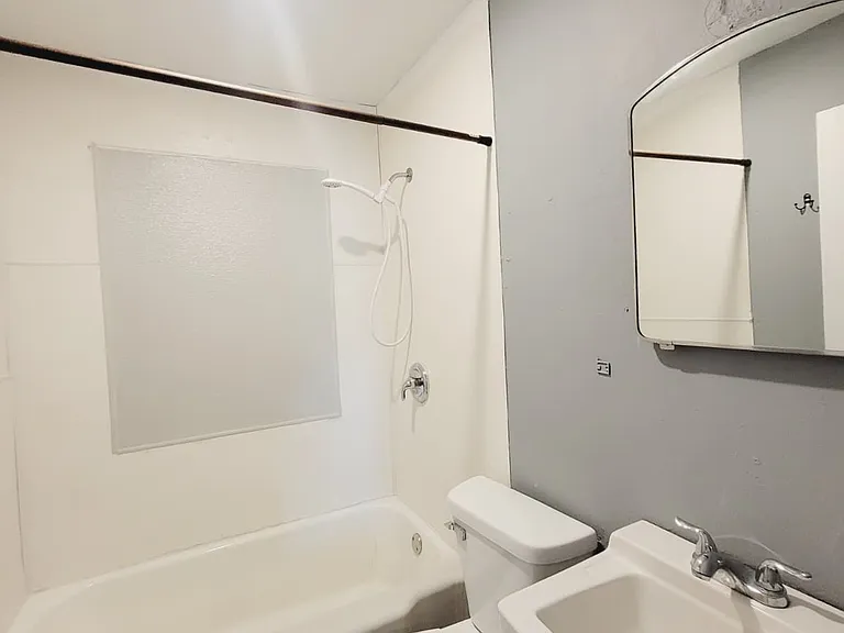 817 S Vine St — Photo 5