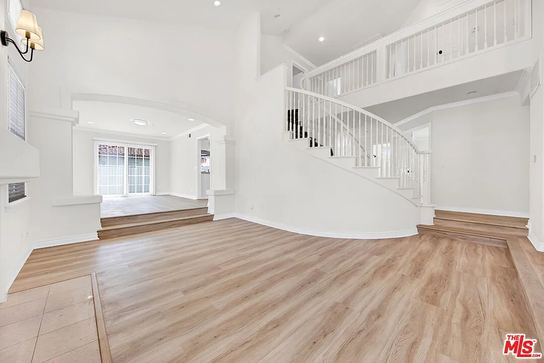 5 bed, 4.0 bath, 3162 sqft, $6,000 — Photo 1
