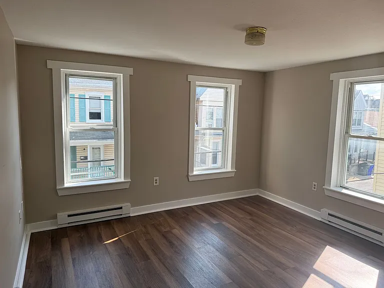 125-127 Elm Street — Photo 12