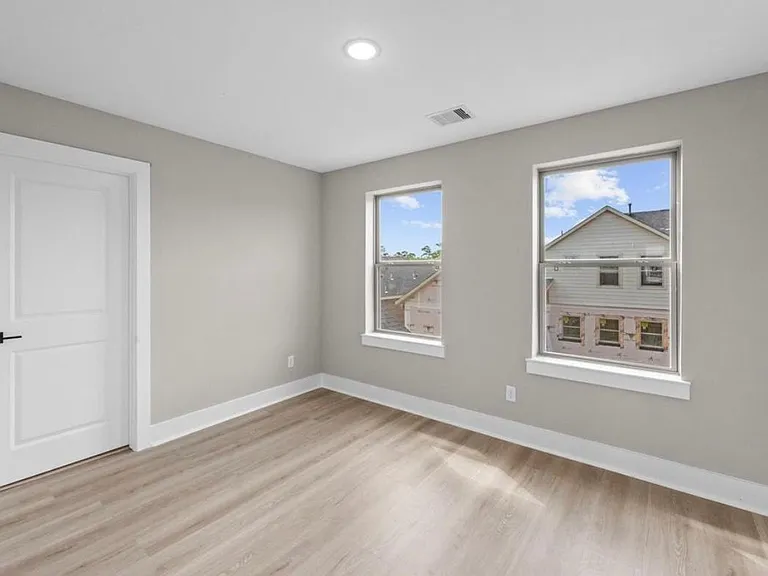 2615 Liguria Ln — Photo 18