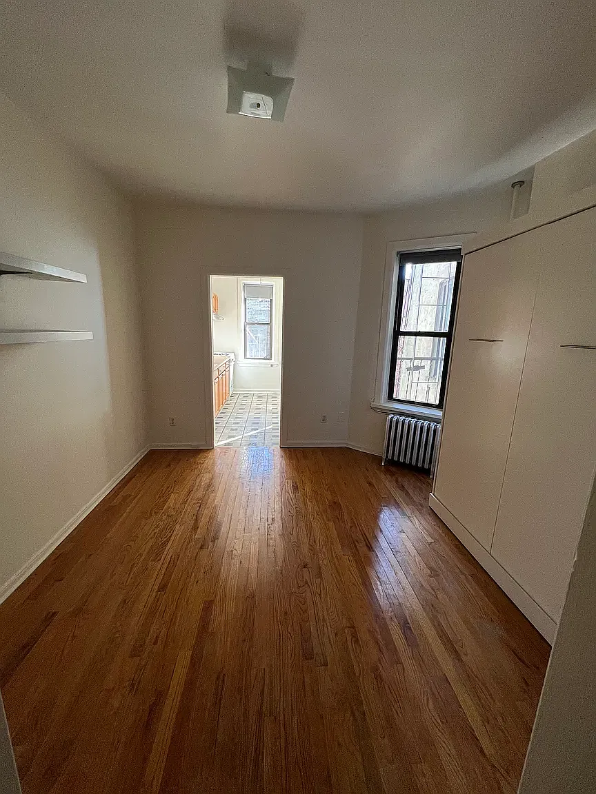 175 7th Avenue — Photo 2