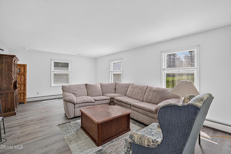 3rd image of 7 Huntington Parkway