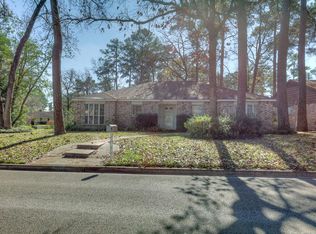 417 Oakhill Dr, Conroe, TX 77304