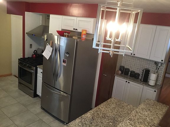 4th image of 18502 Glen Oak Ave