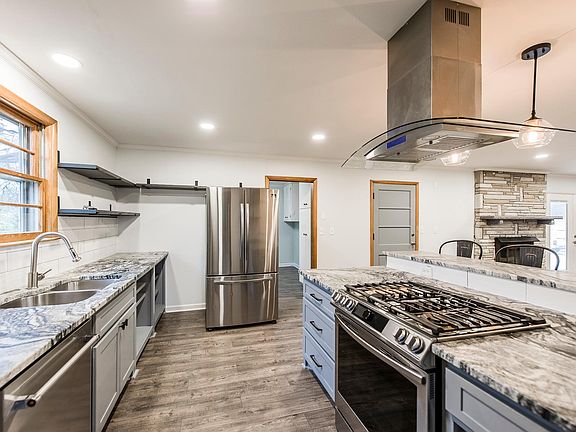 5th image of 3104 Stanwyck Dr