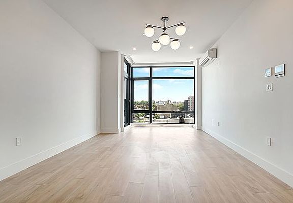 4th image of 11 Herkimer St Penthouse P