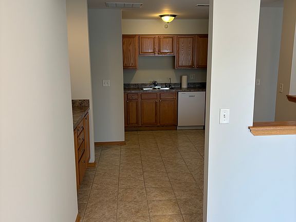 5th image of 1061 Ashley Ct S APT 2D