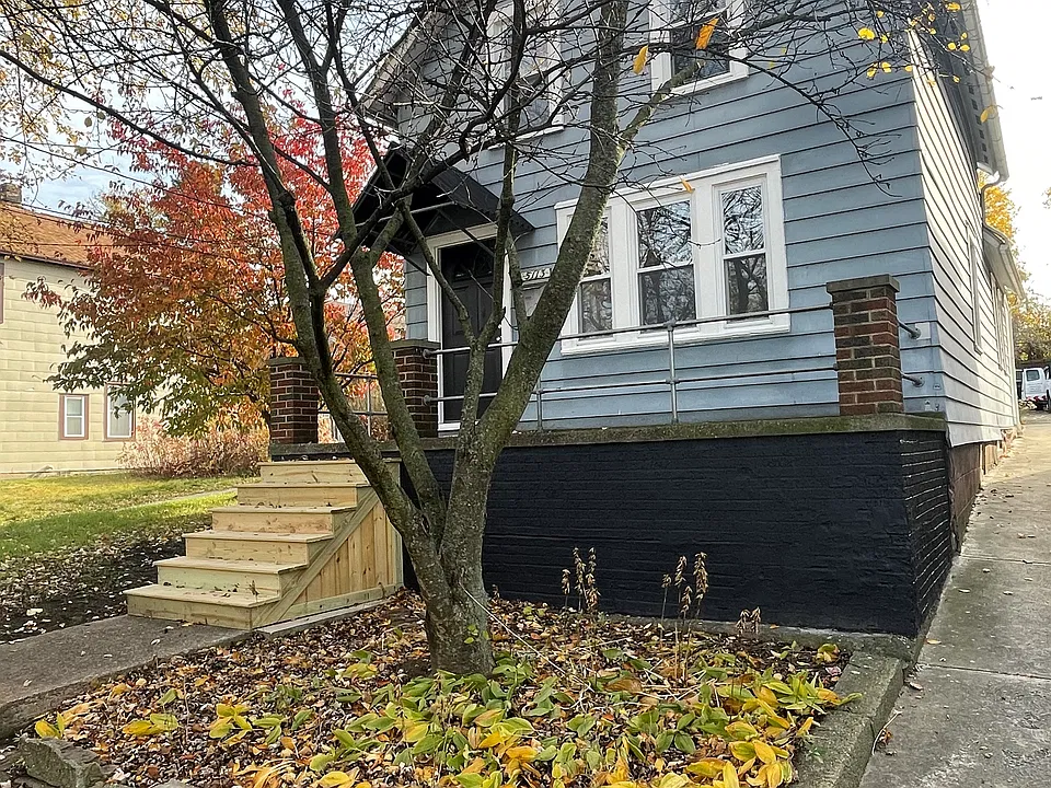 5113 Herman Ave.
Quaint little cozy neighborhood house.
Radically made over inside.