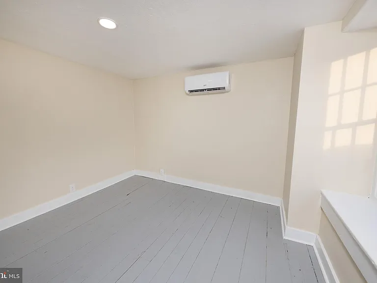 6192 Lower York Rd #B — Photo 7