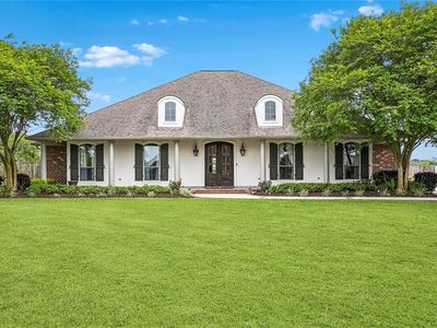 214 Poinsettia Dr, Belle Chasse, LA, 70037