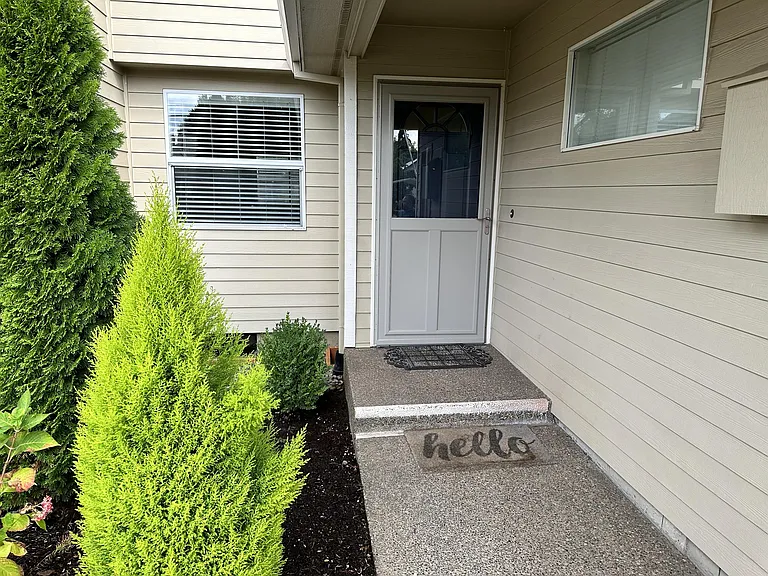 330 E College St — Photo 3
