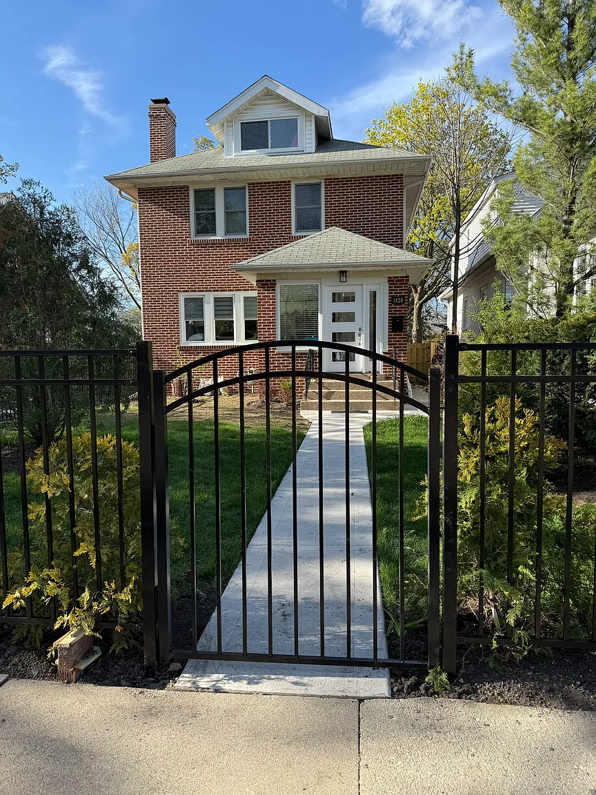 1420 Lake Ave photo 1