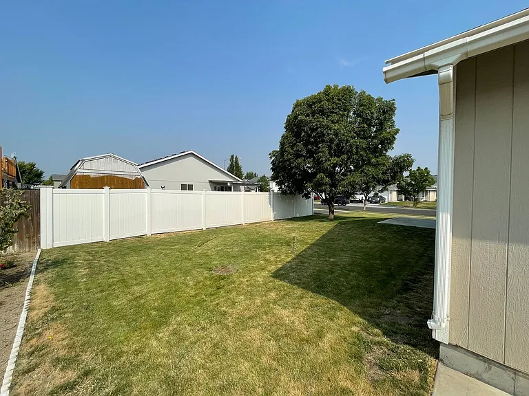 1900 Leanne Ave — Photo 4