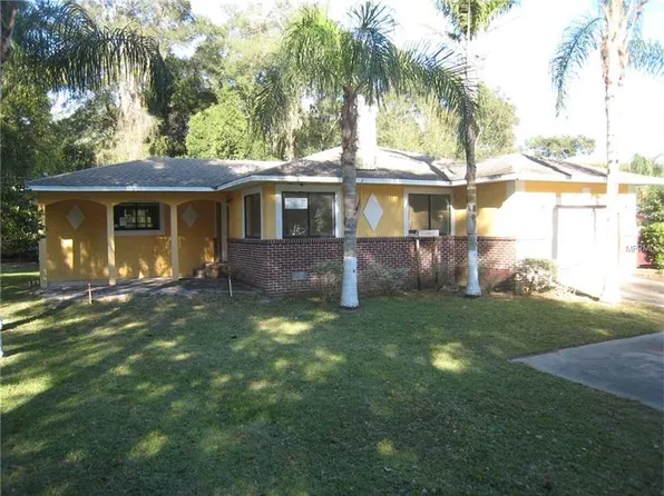 135 W Retta St, De Leon Springs, FL 32130