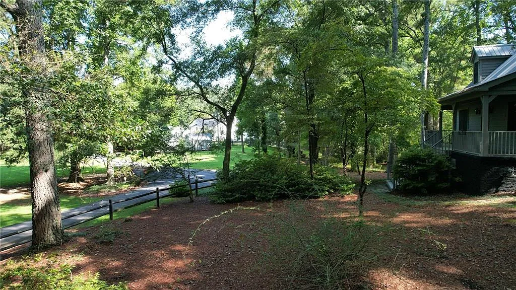 3 bed, 3.0 bath, 2516 sqft, $2,850 — Photo 4