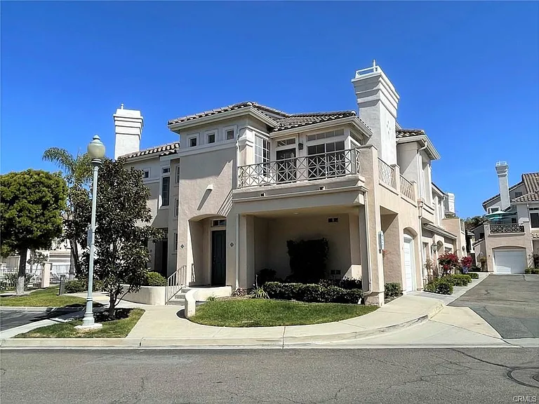 72 Shorebreaker Dr — Photo 1