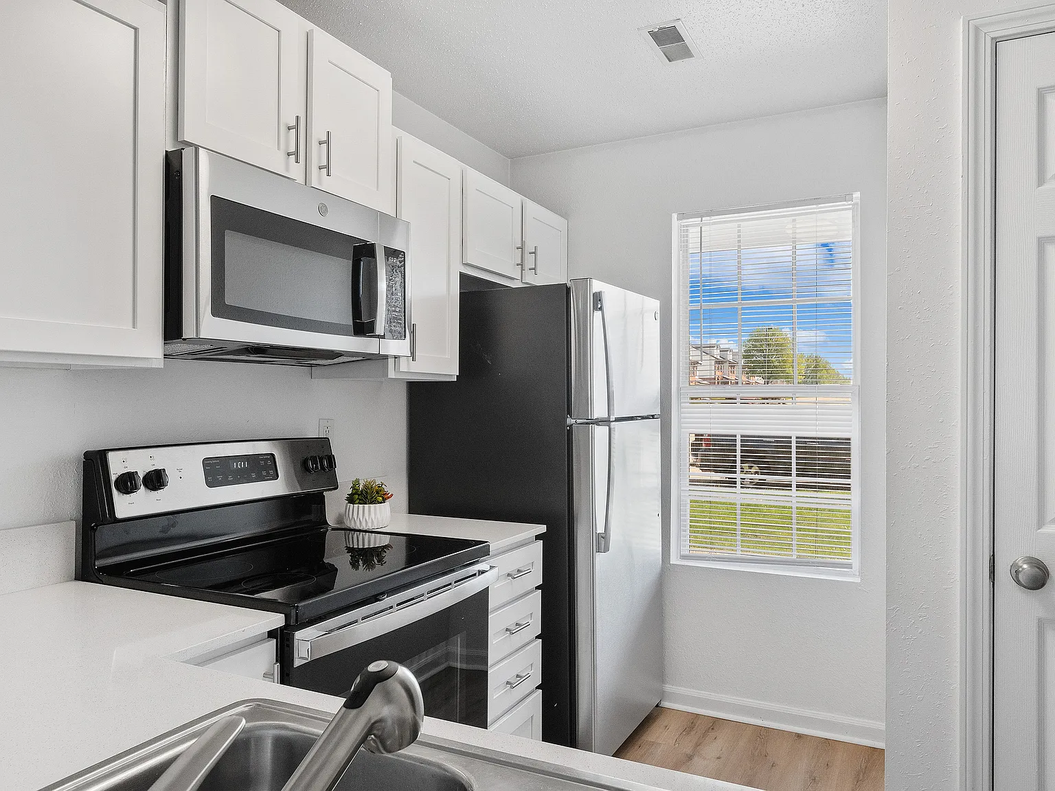 ReNew Edwardsville Apartment Collection — Photo 4