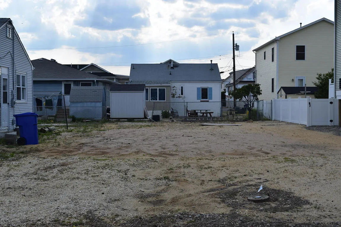 1821 Washington Ave photo 1