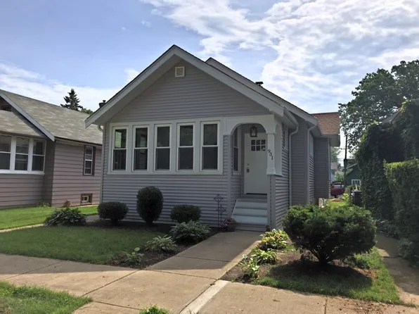 931 N Poplar St, Waukegan, IL 60085