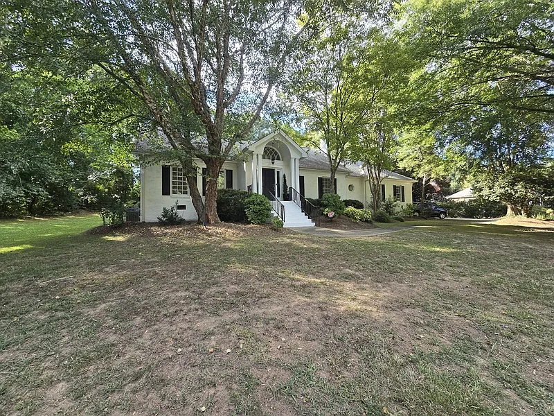 3 bed, 3.0 bath, 2479 sqft, $3,195 — Photo 2