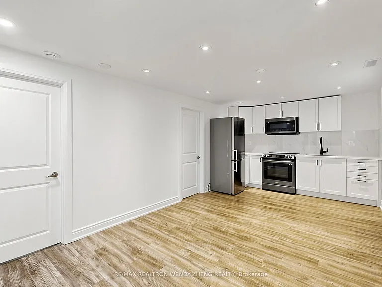 18 King Richard Ct #LOWER — Photo 5