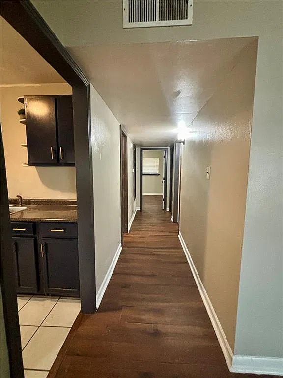 3 bed, 1.0 bath, 1300 sqft, $1,390 — Photo 4