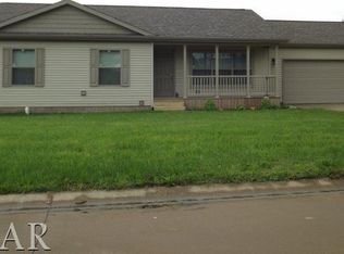 103 Fox Run Ct, Le Roy, IL 61752