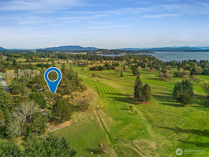 3rd image of 74 Garry Oak Lane